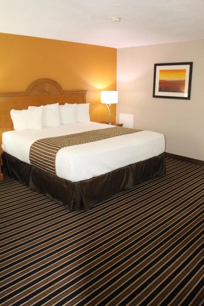 King Room - Non-Smoking interior